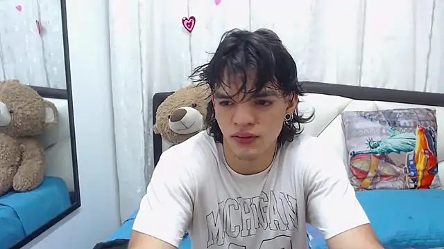 Snapshot of AlbertBernal69 chatting on March 14, 2025, 3:26 am AlbertBernal69 online show from March 14, 2025, 3:26 am