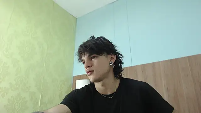 Snapshot of AlbertBernal69 chatting on March 21, 2025, 3:01 am AlbertBernal69 online show from March 21, 2025, 3:01 am