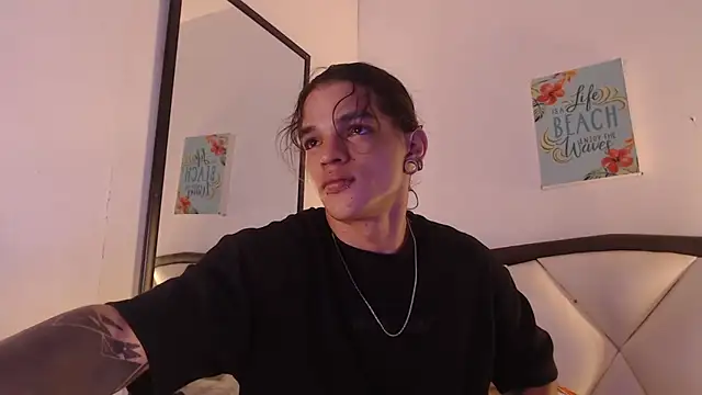 Snapshot of AlbertBernal69 chatting on November 20, 2025, 2:23 am AlbertBernal69 online show from November 20, 2025, 2:23 am