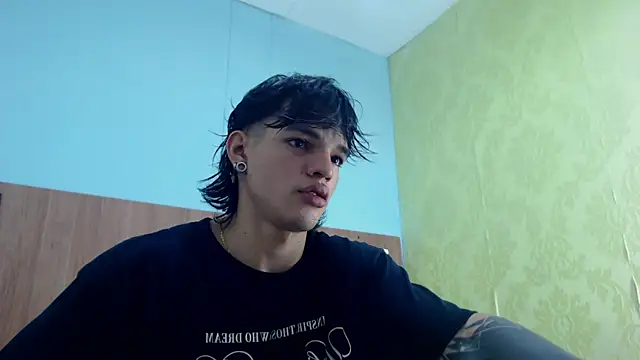 Snapshot of AlbertBernal69 chatting on March 10, 2025, 2:28 am AlbertBernal69 online show from March 10, 2025, 2:28 am