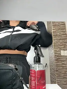 ZiaCalifa online show from April 8, 2026, 11:22 am