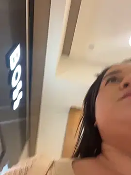 Snapshot of MinaBoss chatting on April 10, 2026, 9:22 pm MinaBoss online show from April 10, 2026, 9:22 pm