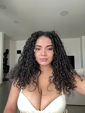 Snapshot of Mariecurl chatting on May 24, 2026, 6:52 pm Mariecurl online show from May 24, 2026, 6:52 pm