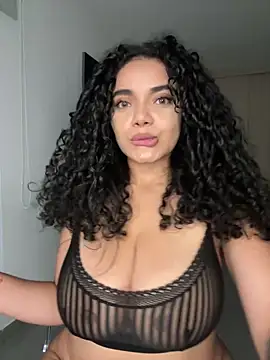 Snapshot of Mariecurl chatting on May 16, 2026, 11:04 pm Mariecurl online show from May 16, 2026, 11:04 pm