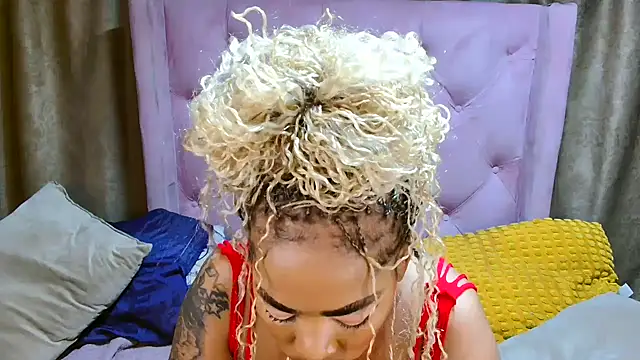 Snapshot of AFRICANGODDESSXXX chatting on October 3, 2025, 11:39 pm AFRICANGODDESSXXX online show from October 3, 2025, 11:39 pm