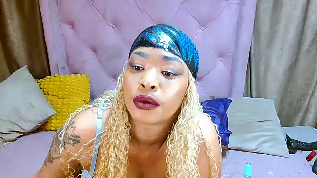 Snapshot of AFRICANGODDESSXXX chatting on October 15, 2025, 12:53 am AFRICANGODDESSXXX online show from October 15, 2025, 12:53 am