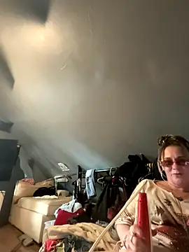 SummerBlueMoon online show from November 11, 2025, 9:31 pm