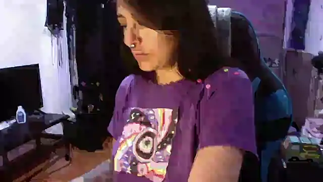 Snapshot of AngelaQueen_ chatting on October 1, 2025, 6:01 pm AngelaQueen online show from October 1, 2025, 6:01 pm