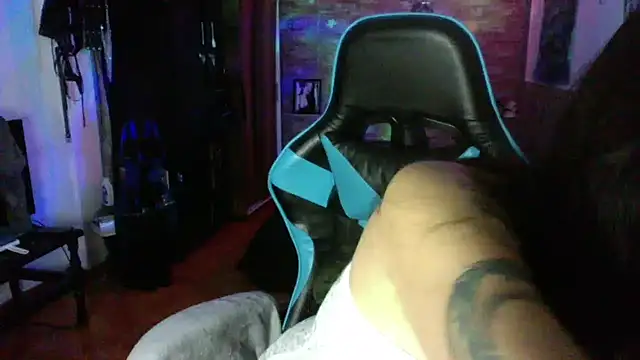 Snapshot of AngelaQueen_ chatting on September 10, 2025, 6:40 pm AngelaQueen online show from September 10, 2025, 6:40 pm