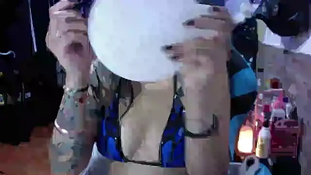 AngelaQueen  online show from March 9, 2026, 4:32 pm