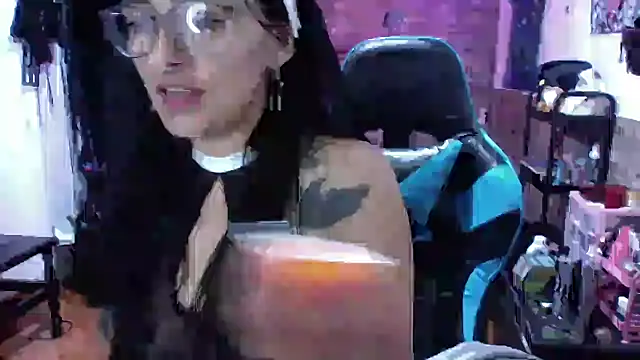 AngelaQueen  online show from October 31, 2025, 5:37 am