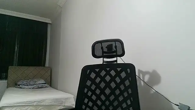 Snapshot of tgltplsr chatting on March 2, 2025, 12:20 am tgltplsr online show from March 2, 2025, 12:20 am