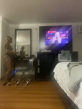 Snapshot of SlimBeenBadd1981 chatting on February 14, 2025, 8:52 am SlimBeenBadd1981 online show from February 14, 2025, 8:52 am