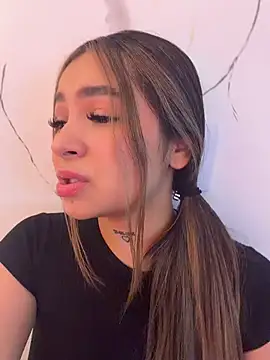 Snapshot of LunaBaker-1 chatting on June 20, 2026, 9:14 am LunaBaker-1 online show from June 20, 2026, 9:14 am