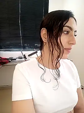 Snapshot of MIYESSI chatting on January 22, 2025, 4:44 pm MIYESSI online show from January 22, 2025, 4:44 pm