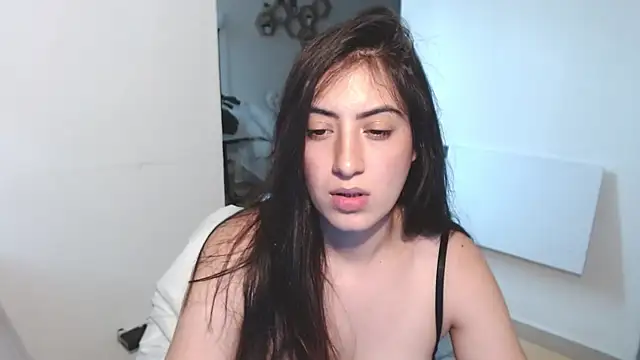 Snapshot of MIYESSI chatting on April 15, 2026, 7:58 pm MIYESSI online show from April 15, 2026, 7:58 pm