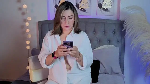 Isabella lt online show from September 25, 2025, 11:27 am