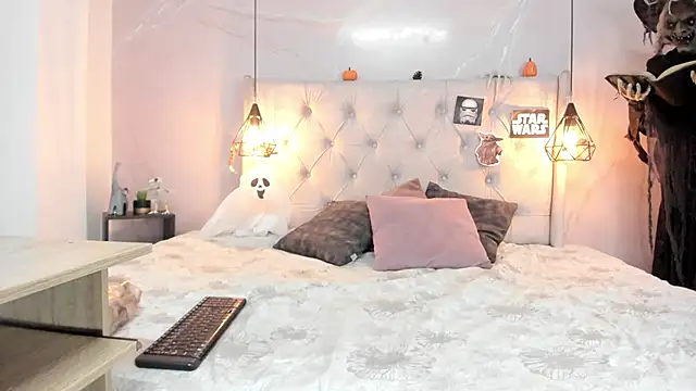 SakuraLee  online show from October 30, 2025, 1:42 pm