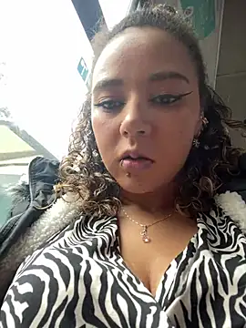 Snapshot of charlott_lens chatting on February 17, 2025, 2:49 pm charlott lens online show from February 17, 2025, 2:49 pm