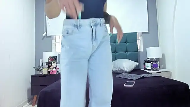 Snapshot of charlott_lens chatting on October 10, 2025, 9:59 pm charlott lens online show from October 10, 2025, 9:59 pm