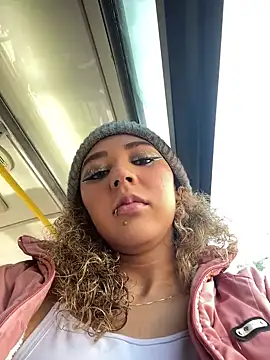 Snapshot of charlott_lens chatting on February 19, 2025, 1:06 pm charlott lens online show from February 19, 2025, 1:06 pm