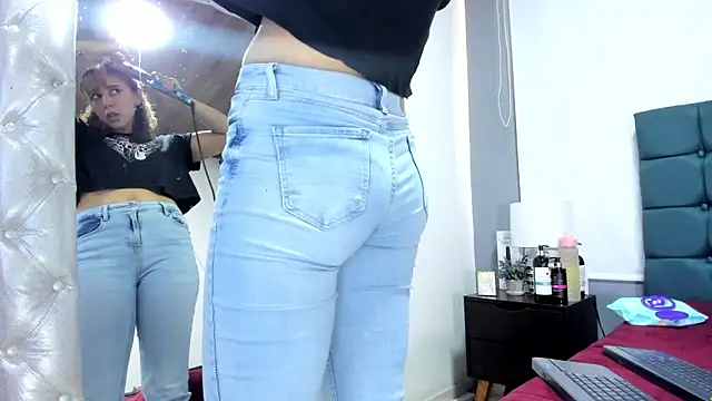 charlott lens online show from December 19, 2025, 5:37 pm