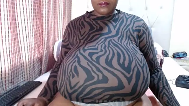 CHOCOLATEDARKBUSTYX online show from April 12, 2026, 10:29 am