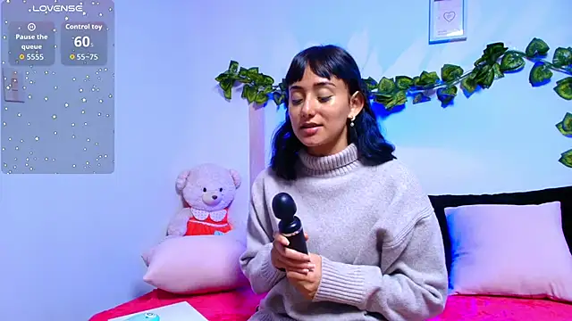 tati cardenas online show from September 13, 2025, 4:34 am