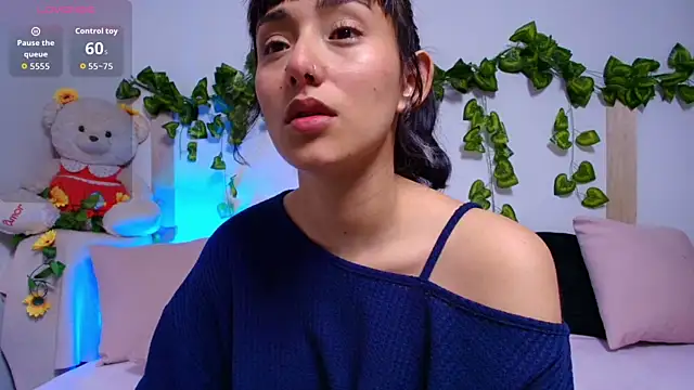 tati cardenas online show from November 27, 2025, 4:35 am