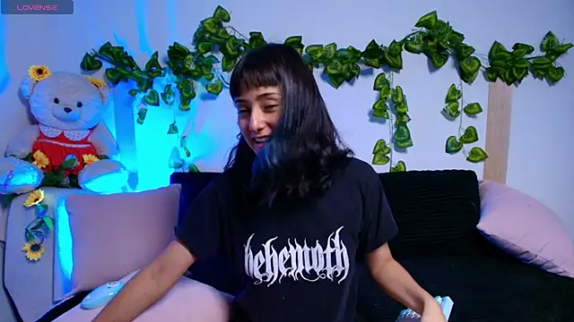 tati cardenas online show from November 28, 2025, 4:56 am