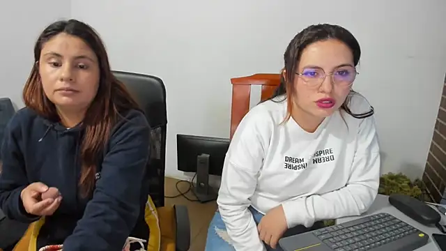 Snapshot of _girls_on_fire_ chatting on March 4, 2025, 11:43 pm girls on fire online show from March 4, 2025, 11:43 pm
