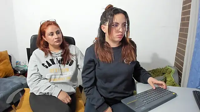 Snapshot of _girls_on_fire_ chatting on March 7, 2025, 2:36 am girls on fire online show from March 7, 2025, 2:36 am