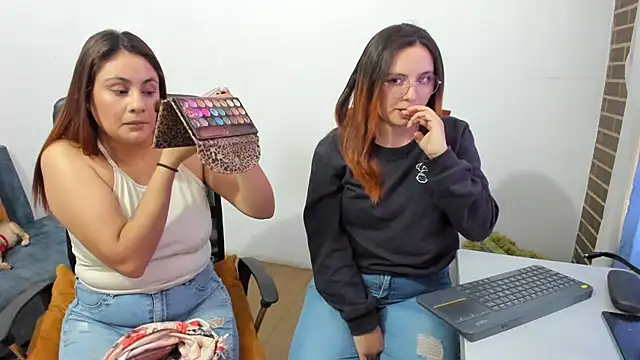 Snapshot of _girls_on_fire_ chatting on February 22, 2025, 7:14 pm girls on fire online show from February 22, 2025, 7:14 pm