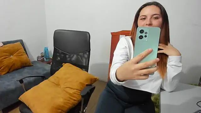 Snapshot of _girls_on_fire_ chatting on February 14, 2025, 11:53 pm girls on fire online show from February 14, 2025, 11:53 pm