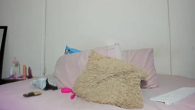 Snapshot of kimjoy chatting on February 19, 2025, 12:11 pm kimjoy online show from February 19, 2025, 12:11 pm