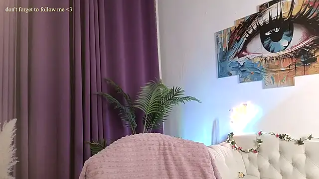 Snapshot of LauraCoy chatting on November 15, 2025, 8:35 pm LauraCoy online show from November 15, 2025, 8:35 pm