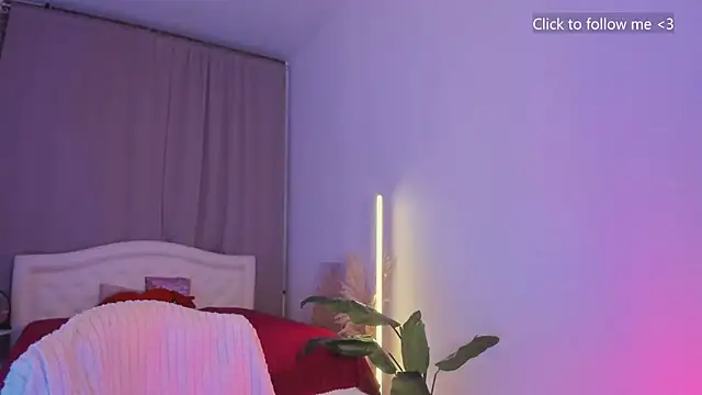 Snapshot of LauraCoy chatting on October 30, 2025, 8:06 pm LauraCoy online show from October 30, 2025, 8:06 pm