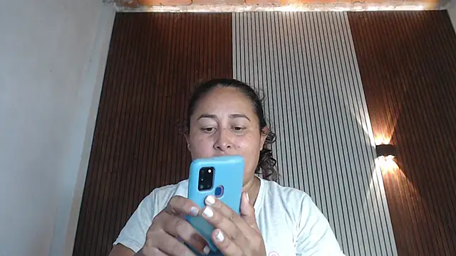NadiaWhite online show from May 28, 2026, 4:46 pm