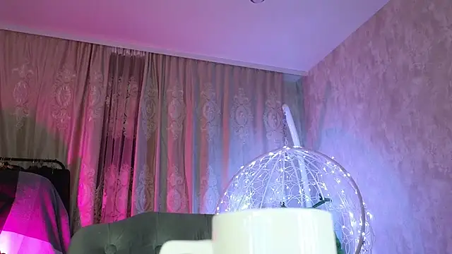 Snapshot of lily__foster chatting on December 22, 2025, 8:31 pm lily foster online show from December 22, 2025, 8:31 pm