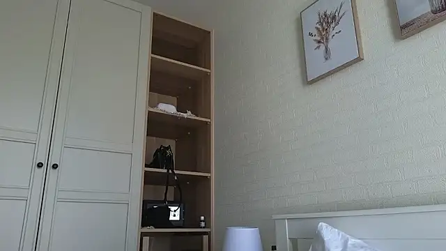 lily  foster online show from March 4, 2026, 7:38 am