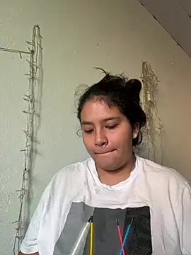 Snapshot of moncerrat_luna chatting on May 14, 2026, 1:19 pm moncerrat luna online show from May 14, 2026, 1:19 pm