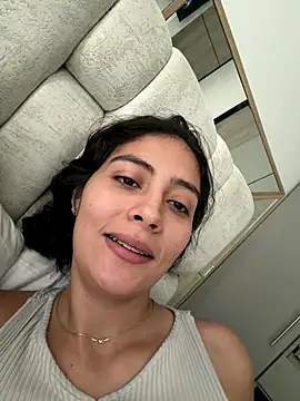 Snapshot of Sophie__Foxxx chatting on December 18, 2025, 3:27 pm Sophie Foxxx online show from December 18, 2025, 3:27 pm