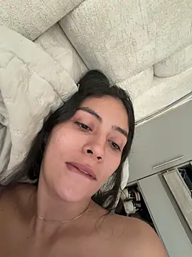 Snapshot of Sophie__Foxxx chatting on December 20, 2025, 2:20 pm Sophie Foxxx online show from December 20, 2025, 2:20 pm