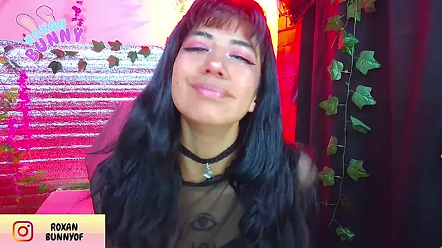 Snapshot of Roxanbunny1 chatting on February 11, 2026, 2:44 am Roxanbunny1 online show from February 11, 2026, 2:44 am