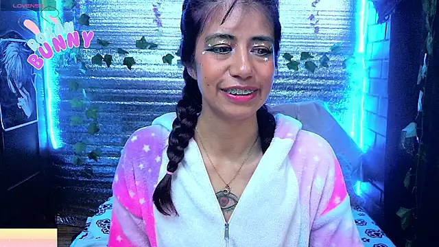 Snapshot of Roxanbunny1 chatting on March 27, 2026, 4:19 pm Roxanbunny1 online show from March 27, 2026, 4:19 pm