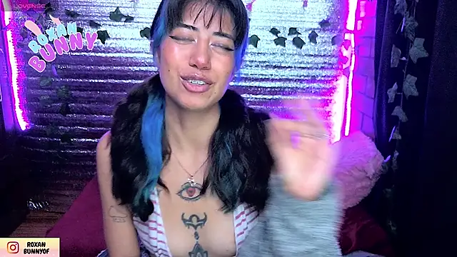 Snapshot of Roxanbunny1 chatting on March 16, 2026, 5:37 am Roxanbunny1 online show from March 16, 2026, 5:37 am