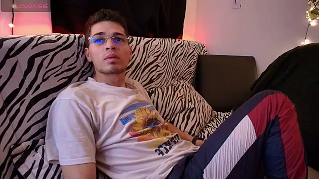 Snapshot of kisstarxxx chatting on February 15, 2026, 7:42 am kisstarxxx online show from February 15, 2026, 7:42 am