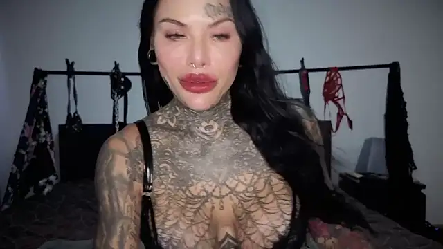 claudiacvc95 online show from April 9, 2026, 6:19 am