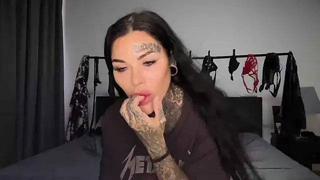 claudiacvc95 online show from October 17, 2025, 3:10 am