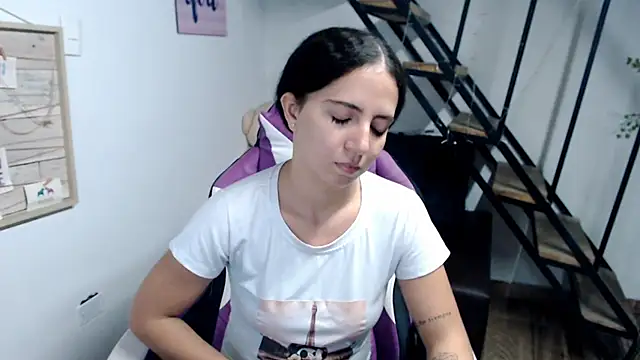 samantha baby  online show from November 24, 2025, 5:35 pm